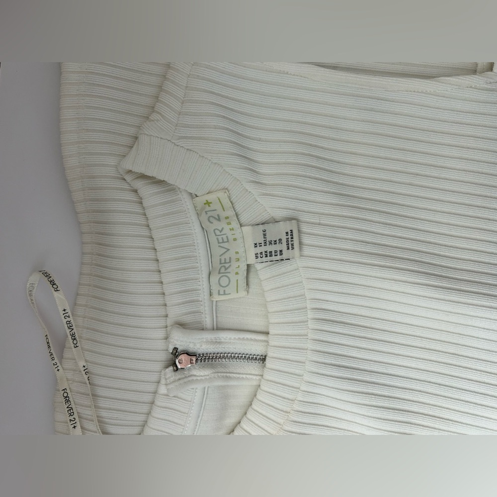 FOREVER 21+ OFF WHITE RIBBED LONG SLEEVE BODY CON DRESS W CUTOUT SHOULDERS Sz.1X - Picture 6 of 7